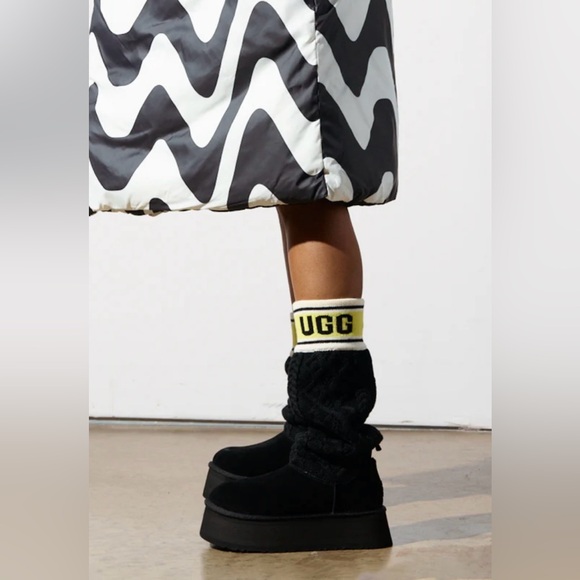 UGG BLACK W CLASSIC SWEATER LETTER - Picture 3 of 16